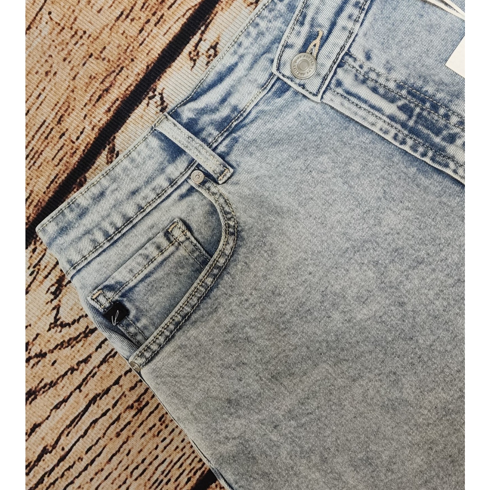 Kancan Lyric Ultra High Rise Size 10 Crossover 3.5” Indigo Blue Denim Shorts — image 4 of 8